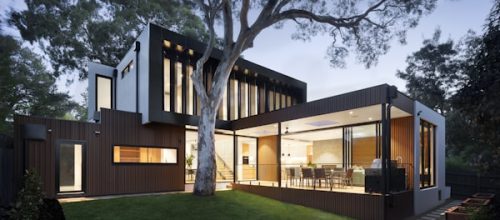 photo-1600585154340-be6161a56a0c